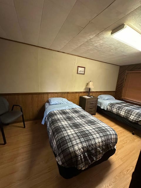 second picture of twin beds