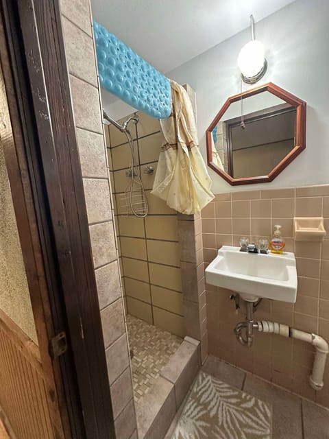 second picture of bathroom