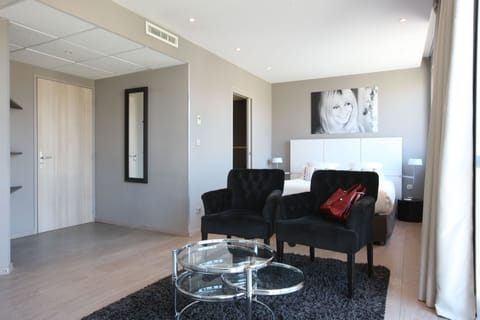 Junior Room | Premium bedding, in-room safe, desk, soundproofing