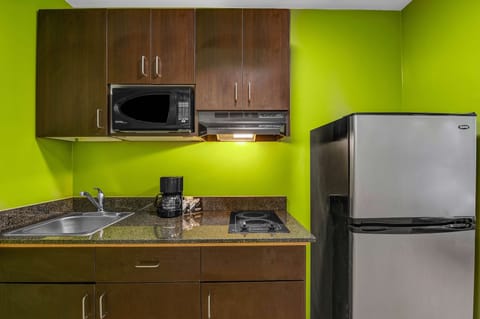 Desk, laptop workspace, iron/ironing board, free WiFi