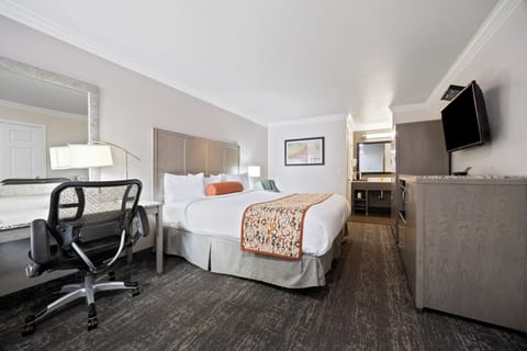 Desk, laptop workspace, iron/ironing board, free WiFi