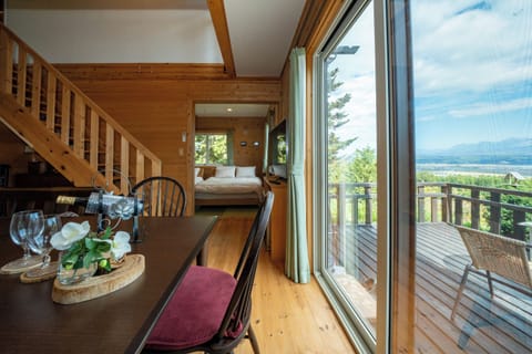 House, Garden View | In-room dining