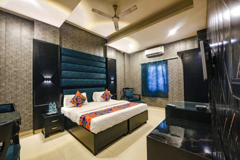 Deluxe Room | Egyptian cotton sheets, premium bedding, in-room safe
