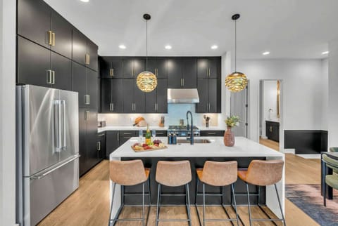 Gather your crew and make memories in this chic, modern kitchen! Perfect for whipping up brunch before exploring Nashville. Experience the luxury of Misfit Homes and book your stay in one of our Nashville Luxury Group Accommodations today!