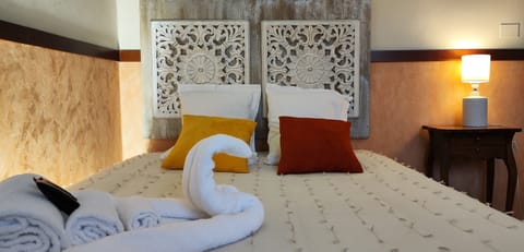 Single Room | Down comforters, in-room safe, desk, laptop workspace