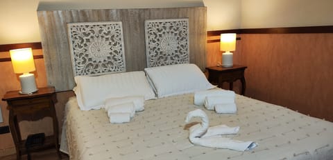 Double Room | Down comforters, in-room safe, desk, laptop workspace