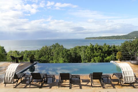 2 outdoor pools, sun loungers