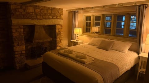Deluxe Double Room | Desk