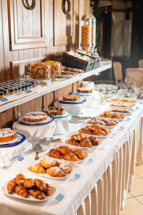 Daily continental breakfast for a fee