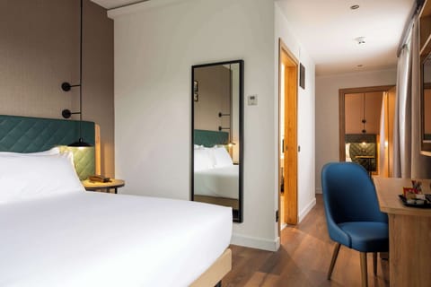 Down comforters, minibar, in-room safe, desk