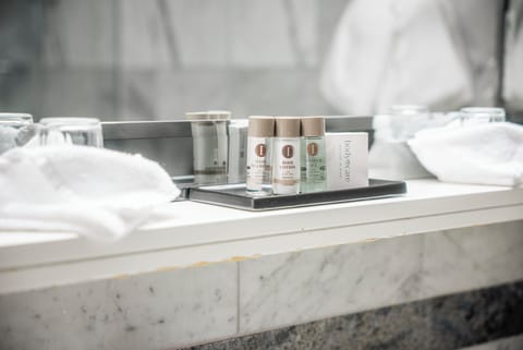 Comfort Queen | Bathroom | Shower, rainfall showerhead, free toiletries, hair dryer