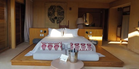 Senior Studio Suite, Private Pool | Champagne service