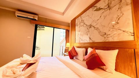 Desk, laptop workspace, free WiFi, bed sheets