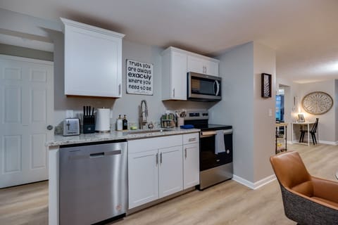 Whip up your favorite meals in this fully stocked kitchen – from coffee in the morning to dinner at night, it's all ready for you!