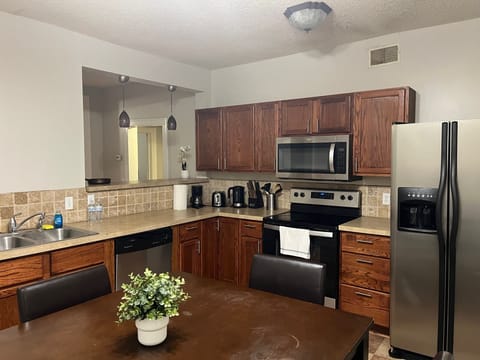 Large Eat-in kitchen