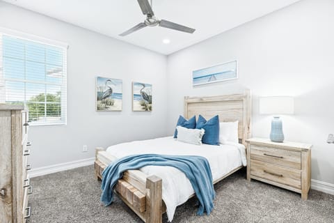 Guest bedroom 1- Comfortable queen bed