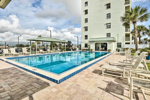 Daytona Beach Shores Vacation Rental | 2BR | 2BA | Steps to Enter | 1,256 Sq Ft