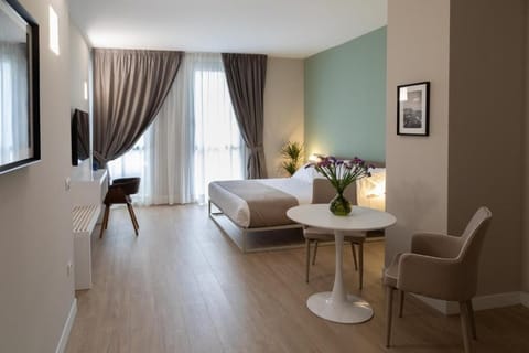 Premium bedding, down comforters, Tempur-Pedic beds, minibar
