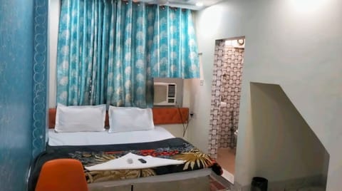 Egyptian cotton sheets, premium bedding, soundproofing, free WiFi