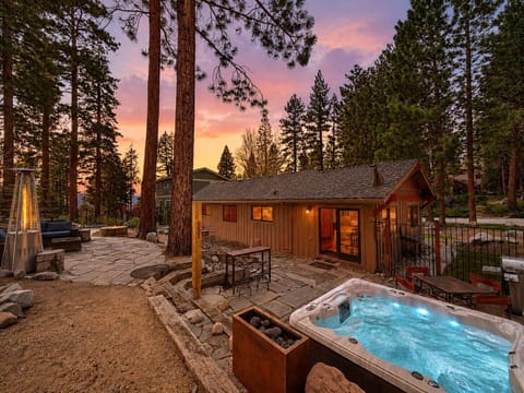 amazing back yard with BBQ and hot tub