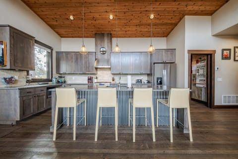 Additional counter seating