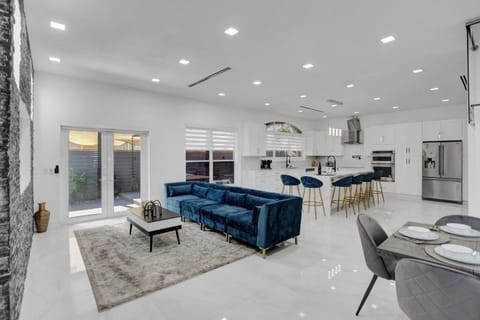 Villa, 4 Bedrooms | Interior