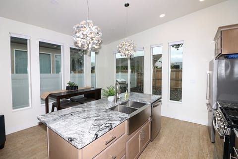 House, 2 Bedrooms | Private kitchen | Fridge, oven, coffee/tea maker, toaster