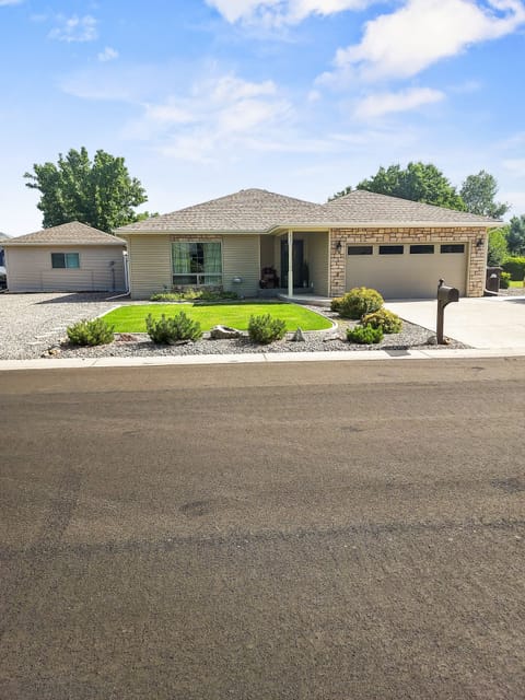 House, 3 Bedrooms | Exterior