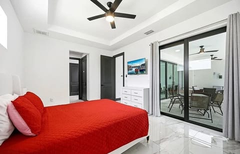 1 Queen Bed