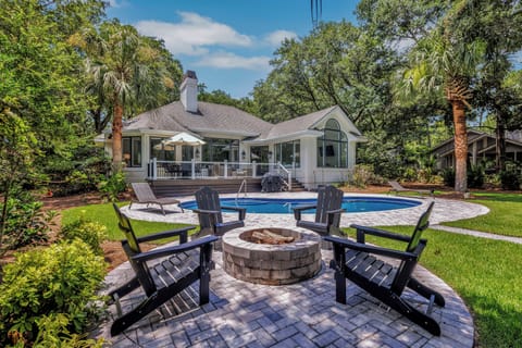 HOST & HOME PRESENTS...6 Off Shore in Palmetto Dunes Oceanfront Resort, where up to 12 guests can unwind in style in 4 luxurious suites.