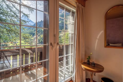 Luxury Chalet, Mountain View | 6 bedrooms, blackout drapes, soundproofing, free WiFi