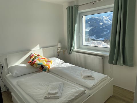 Skiers Apartment | Free WiFi, bed sheets