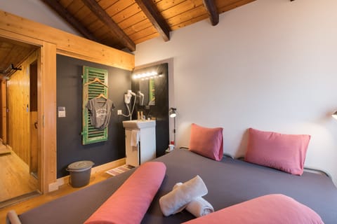 Double Room | Free WiFi, bed sheets