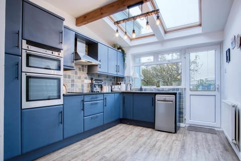 Lobster Cottage - 3 Bedroom Cottage - Tenby (24142)