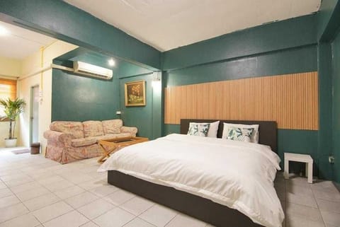 Deluxe Studio Suite | Free WiFi