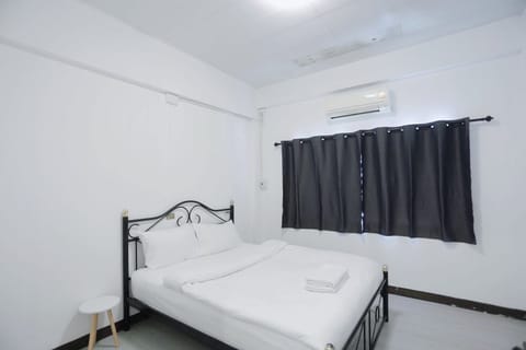 Double Room, City View | Desk, free WiFi