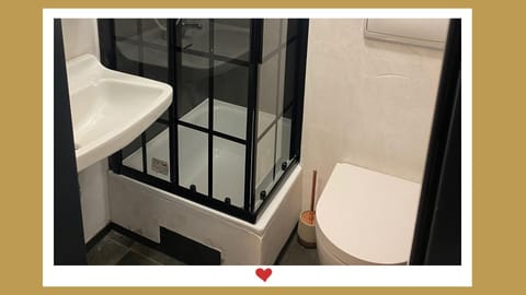 Comfort Double or Twin Room, Balcony, Mountain View | Bathroom | Shower, towels, soap, toilet paper