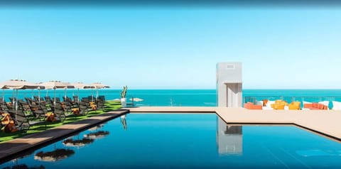 Outdoor pool, pool umbrellas, sun loungers