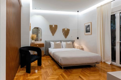 Luxury Studio, Garden View | In-room safe, blackout drapes, iron/ironing board, free WiFi