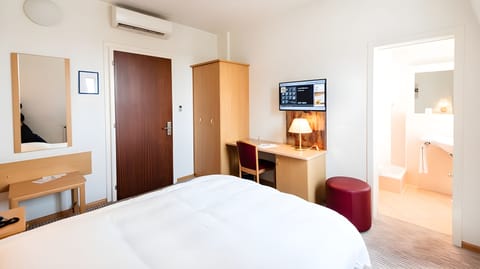 Economy Double Room (Grandlit) | Minibar, in-room safe, desk, blackout drapes