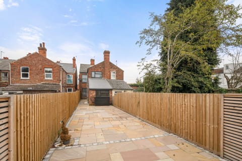 Luxury House, Private Bathroom | Garden