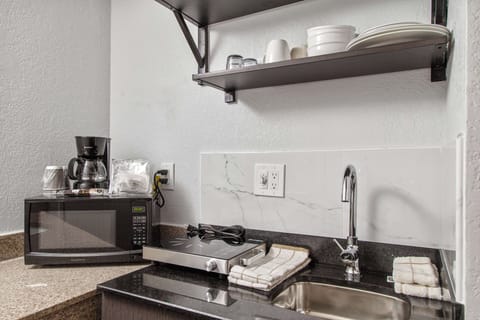 Full-size fridge, microwave, stovetop, coffee/tea maker