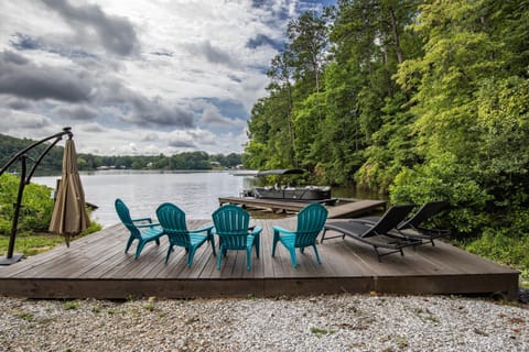 Private dock and lakeside lounge