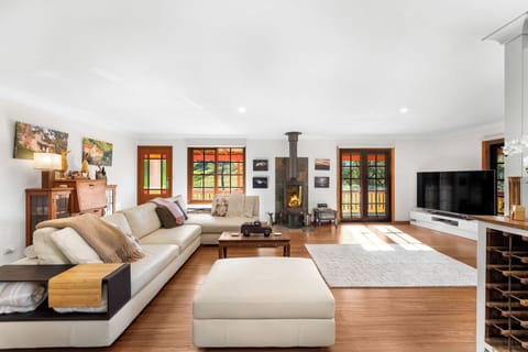 ➤ Serene Tilba Farm Retreat on 4 Acres – Steps from Village Charm!