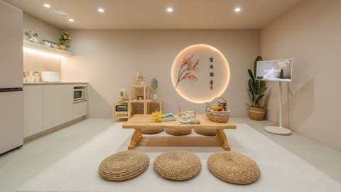 Basic Room, 2 Bedrooms (private gamseong dokchae) | 2 bedrooms, soundproofing, free WiFi
