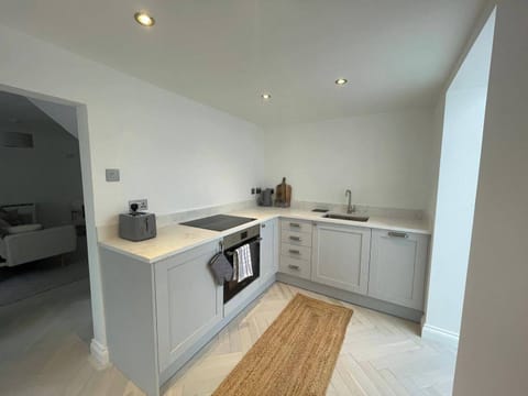 House | Private kitchen | Fridge, microwave, oven, stovetop