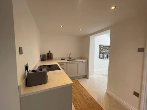 House | Private kitchen | Fridge, microwave, oven, stovetop