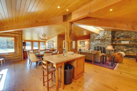House (5 Bedrooms) | Interior