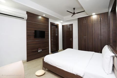 Down comforters, soundproofing, free WiFi, bed sheets