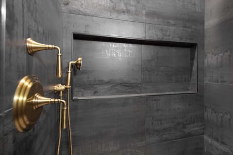 Luxury Suite, 1 Bedroom, Non Smoking, Private Bathroom | Bathroom | Shower, rainfall showerhead, free toiletries, hair dryer